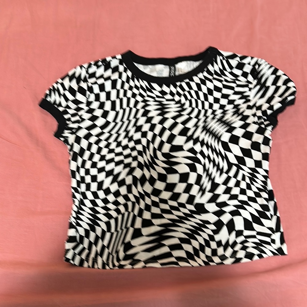 Divided tee size medium blk /white